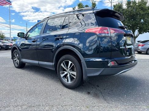Used 2018 Toyota RAV4 XLE w/ Plus Extra Value Package AWD/4WD image 5