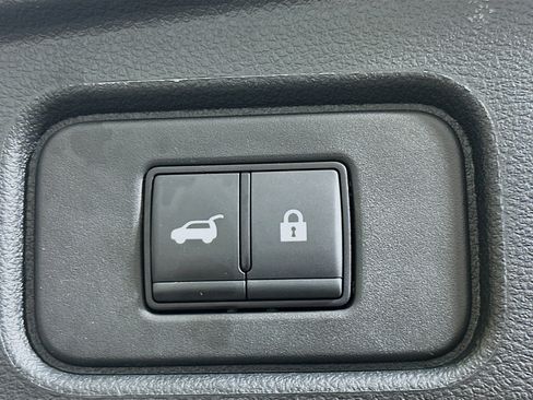 Used 2024 Nissan Pathfinder SV w/ SV Premium Package AWD/4WD image 32