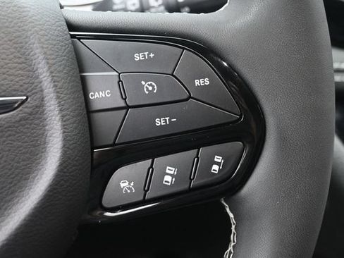 Used 2023 Chrysler Pacifica Limited w/ S Appearance Package FWD image 31