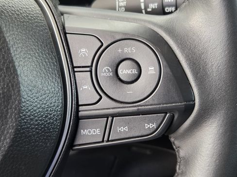 Used 2026 Toyota Corolla Cross LE FWD image 23