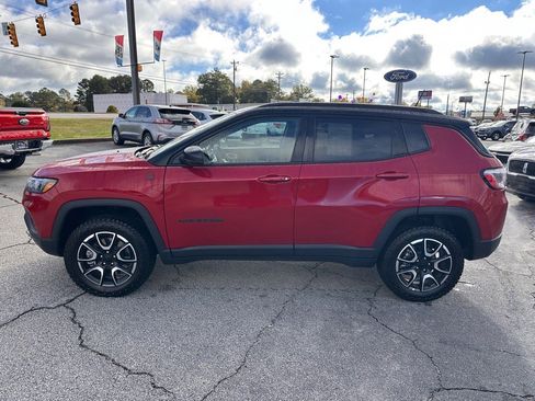Used 2024 Jeep Compass Trailhawk image 6