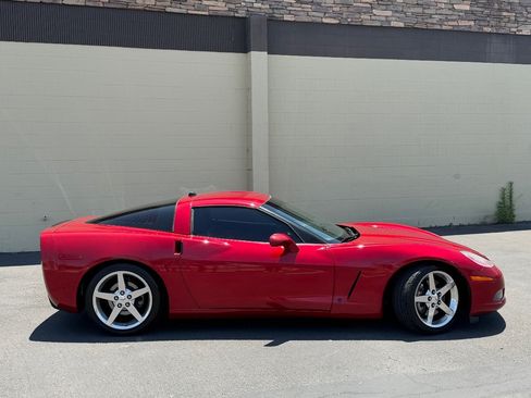 Used 2005 Chevrolet Corvette Coupe w/ Preferred Equipment Group RWD image 11