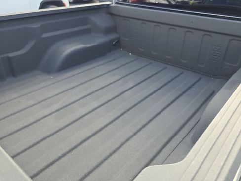 Used 2023 Jeep Gladiator Overland image 9