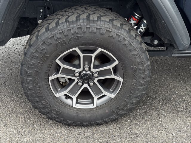 Certified 2025 Jeep Gladiator Mojave w/ Steel Bumper Group AWD/4WD image 12