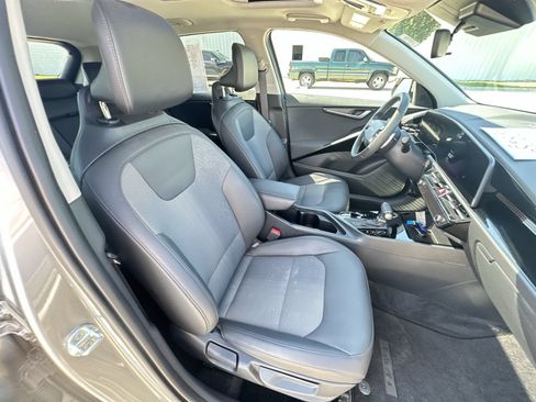 Used 2023 Kia Niro EX Touring FWD image 28