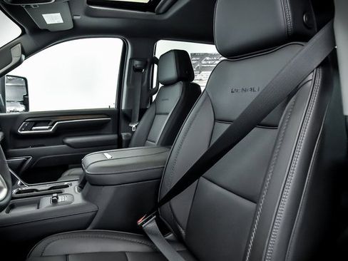 New 2025 GMC Sierra 2500 Denali w/ Denali Reserve Package image 7