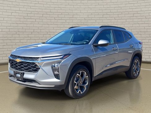 Used 2026 Chevrolet Trax LT w/ Driver Confidence Package image 1