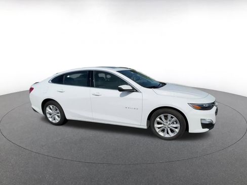 Used 2024 Chevrolet Malibu LT image 2