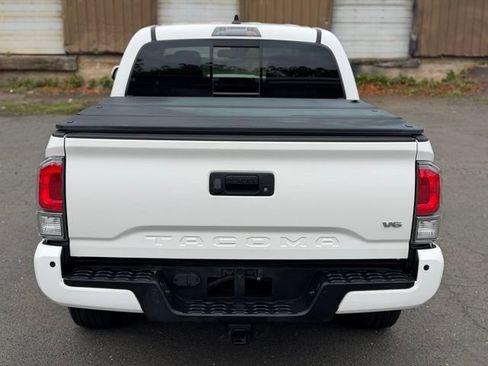 Used 2021 Toyota Tacoma TRD Sport w/ Technology Package AWD/4WD image 6