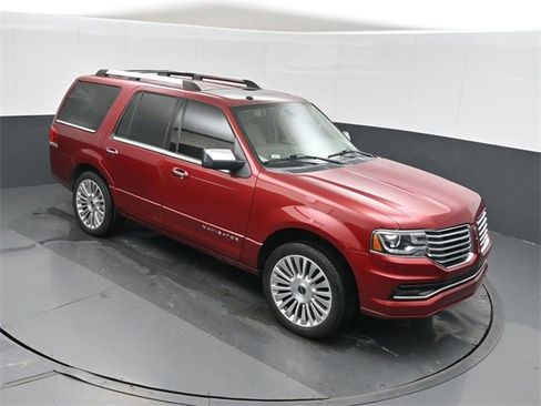 Used 2017 Lincoln Navigator Select image 30