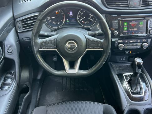 Used 2018 Nissan Rogue SV w/ Premium Package FWD image 6
