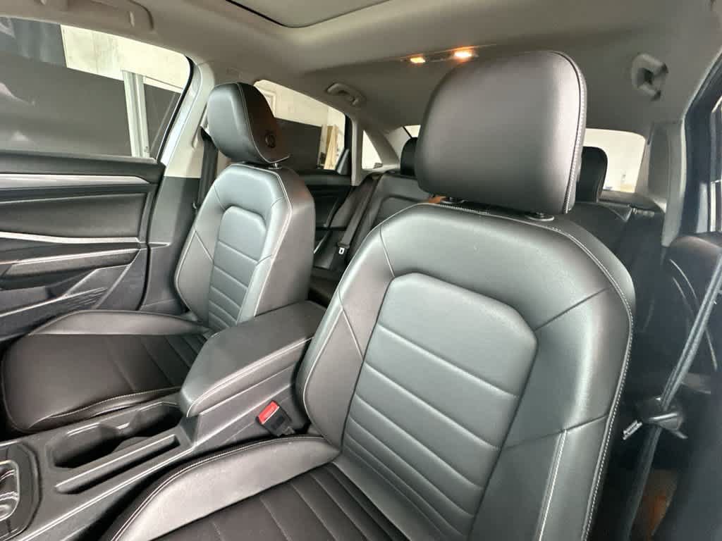 Used 2022 Volkswagen Jetta SE w/ Panoramic Sunroof Package FWD image 14