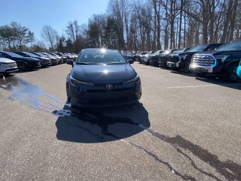 Used 2023 Toyota Corolla LE image 6