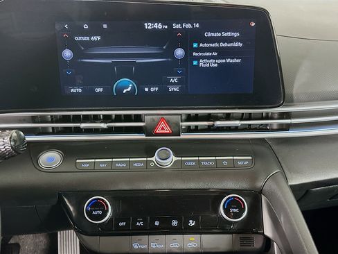 Used 2024 Hyundai Elantra SEL image 24