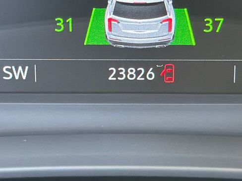 Used 2025 Cadillac XT6 Premium Luxury image 28