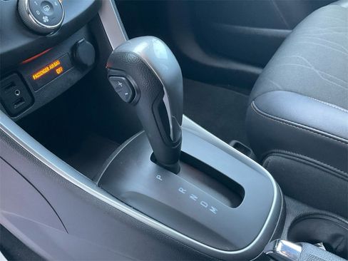 Used 2022 Chevrolet Trax LT w/ Sport Edition image 36