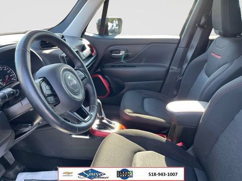 Used 2022 Jeep Renegade Trailhawk AWD/4WD image 10