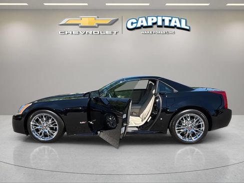 Used 2006 Cadillac XLR V RWD image 3