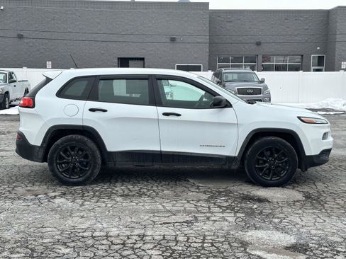 Used 2014 Jeep Cherokee Sport image 2
