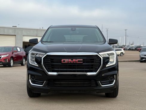 Used 2024 GMC Terrain SLE image 4
