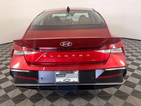 Used 2025 Hyundai Elantra SEL FWD image 6