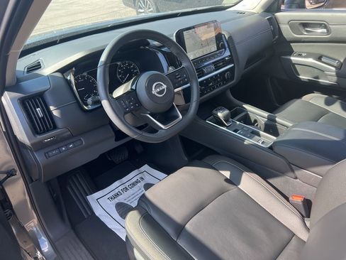 Used 2025 Nissan Pathfinder SL w/ SL Premium Package image 15