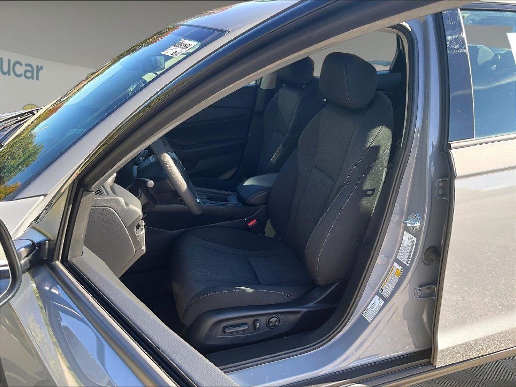 Used 2025 Honda Accord SE image 10