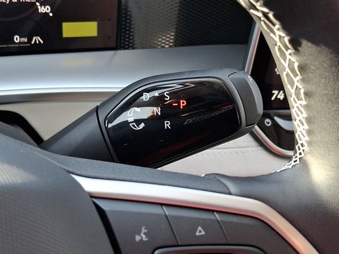 New 2026 Volkswagen Tiguan SE image 17