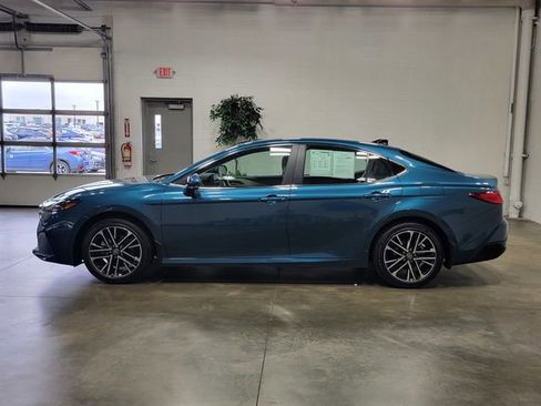 Used 2026 Toyota Camry XLE AWD/4WD image 8