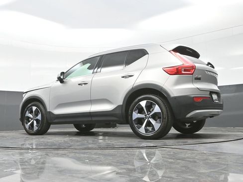 Used 2025 Volvo XC40 B5 Plus image 31