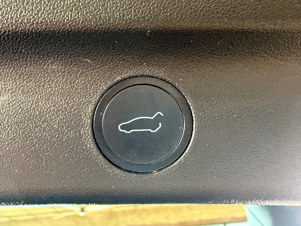 Used 2022 Tesla Model Y Long Range AWD/4WD image 24