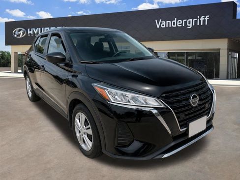 Used 2021 Nissan Kicks S FWD image 1
