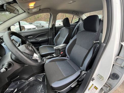 Used 2025 Nissan Versa SV image 34