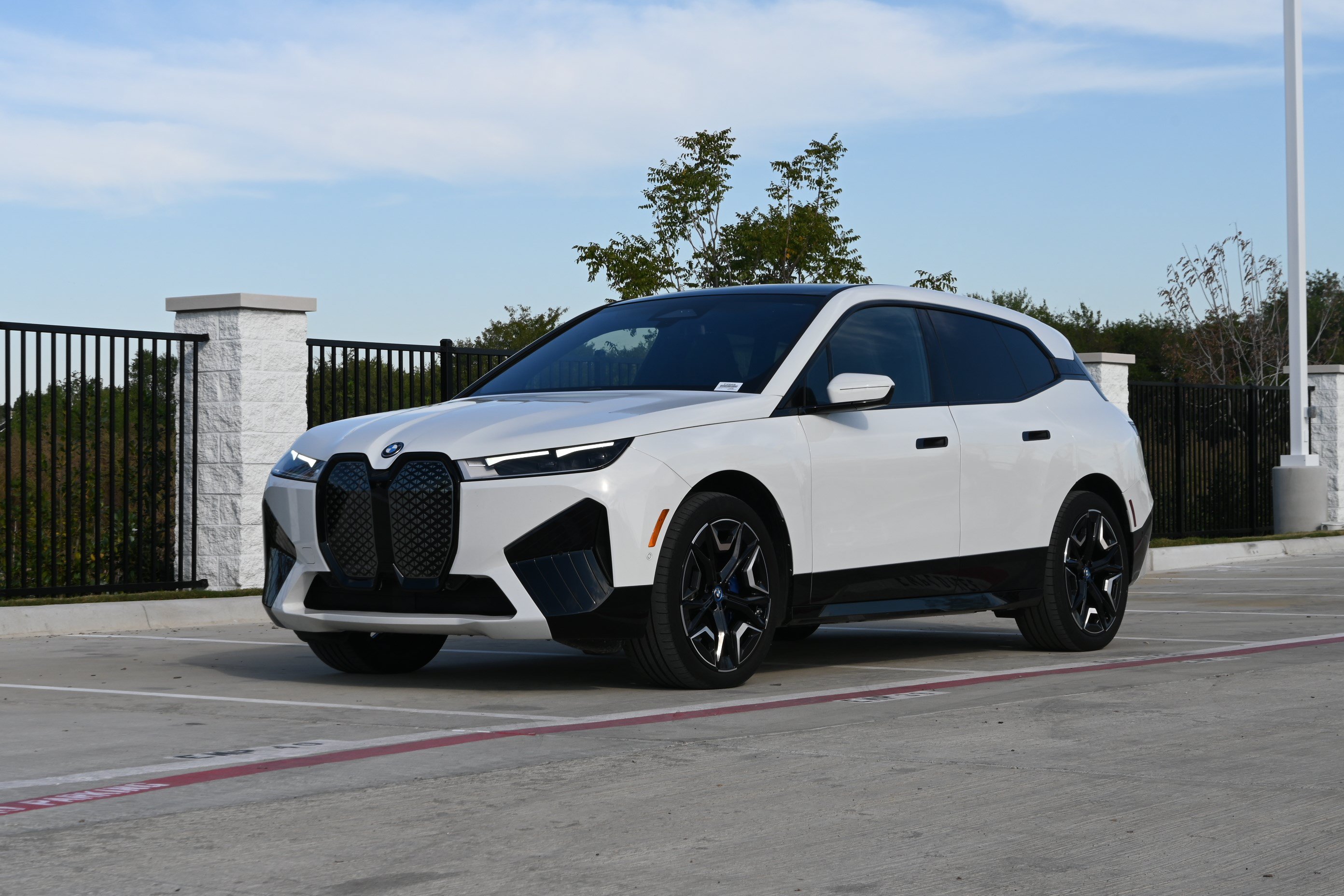 Certified 2025 BMW iX xDrive50 w/ Premium Package AWD/4WD image 5