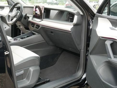 Certified 2025 Volkswagen Tiguan SE AWD/4WD image 20