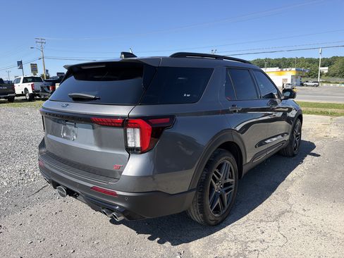 Used 2025 Ford Explorer ST AWD/4WD image 4