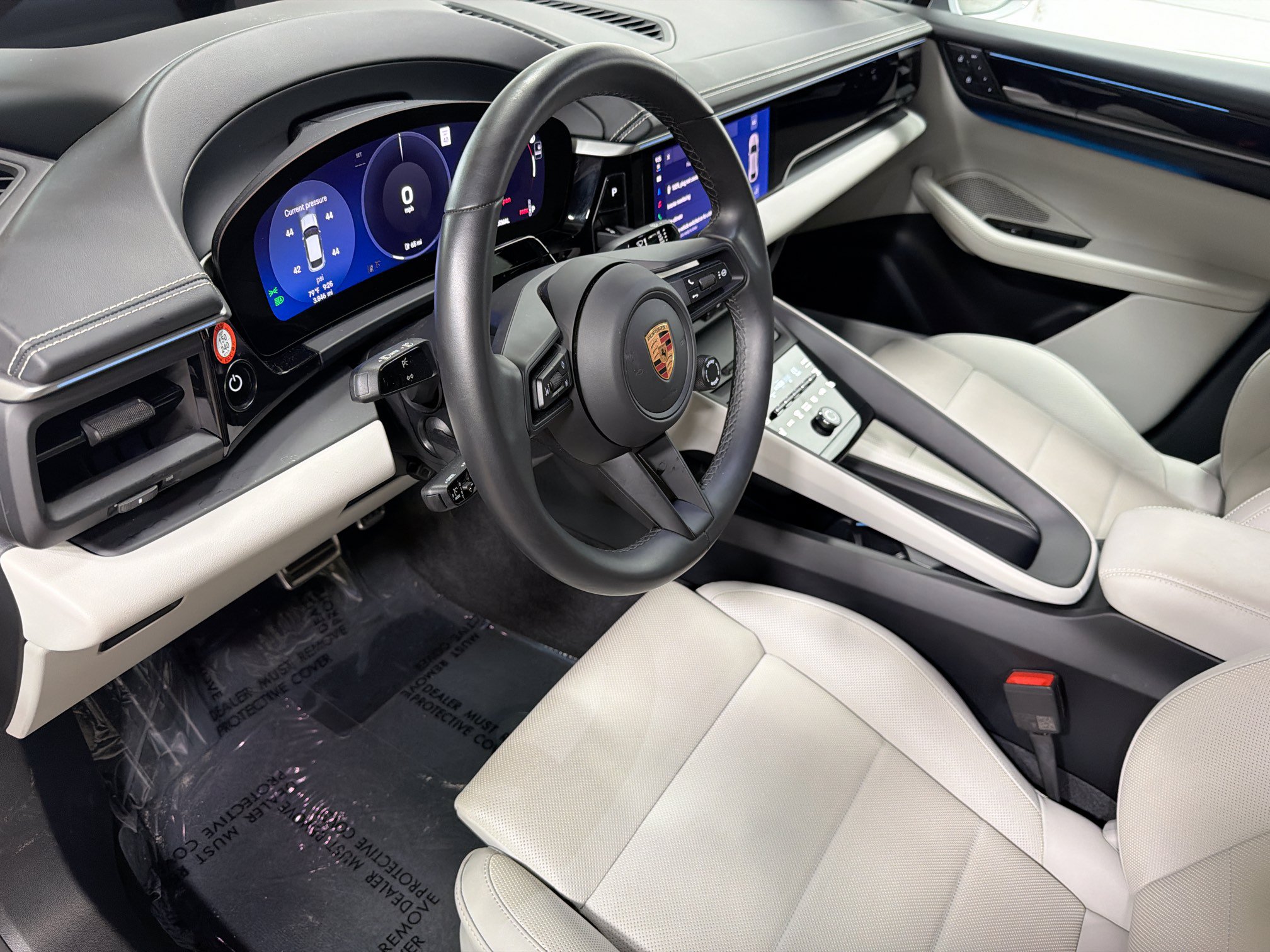 Certified 2026 Porsche Macan 4S Electric AWD/4WD image 4