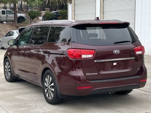 Used 2016 Kia Sedona SX FWD image 2