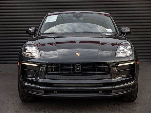 Certified 2025 Porsche Macan image 7