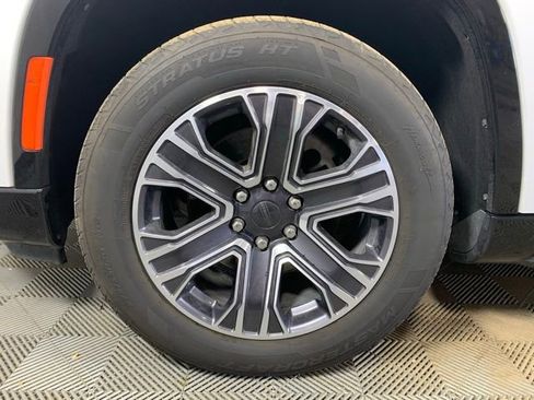 Used 2023 Jeep Wagoneer L Series II image 32