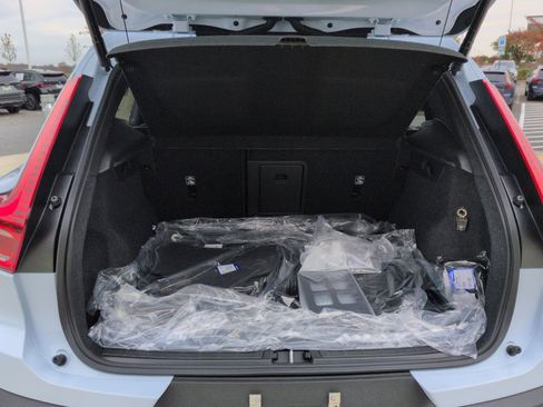 New 2026 Volvo XC40 B5 Plus w/ Protection Package Premier image 26