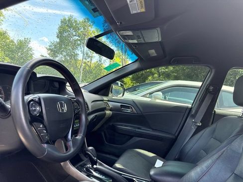 Used 2017 Honda Accord Sport Special Edition image 10