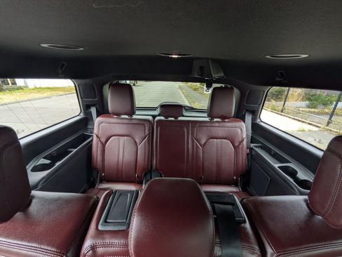 Used 2024 Ford Expedition Limited RWD image 9