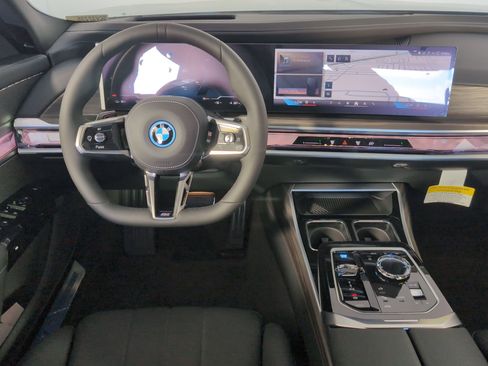 New 2025 BMW i7 xDrive60 w/ Premium Package image 4