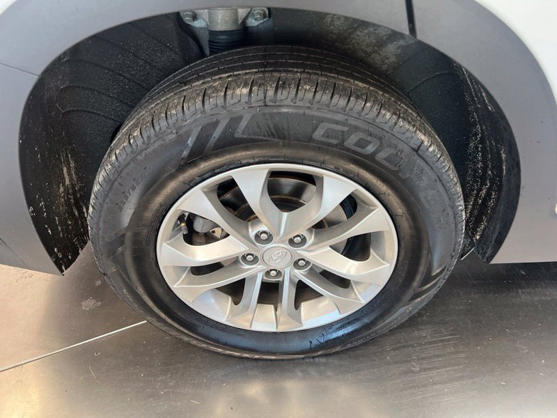 Used 2019 Hyundai Santa Fe SE FWD image 9