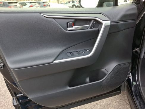 Used 2020 Toyota RAV4 Limited image 12