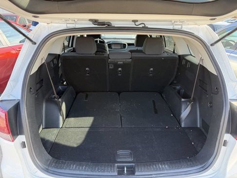 Used 2020 Kia Sorento LX w/ LX I4 Convenience Package image 8