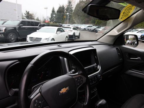 Used 2020 Chevrolet Colorado LT RWD image 11