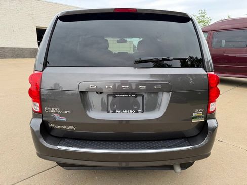 Used 2019 Dodge Grand Caravan SXT FWD image 4
