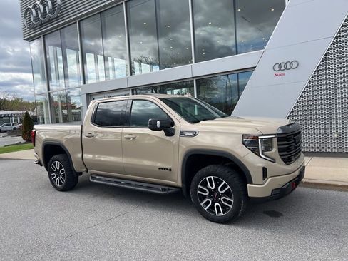 Used 2023 GMC Sierra 1500 AT4 w/ AT4 Premium Package AWD/4WD image 9